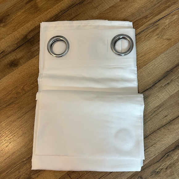 NEW. Single panel. Indoor/ outdoor white curtain. - Picture 3 of 3